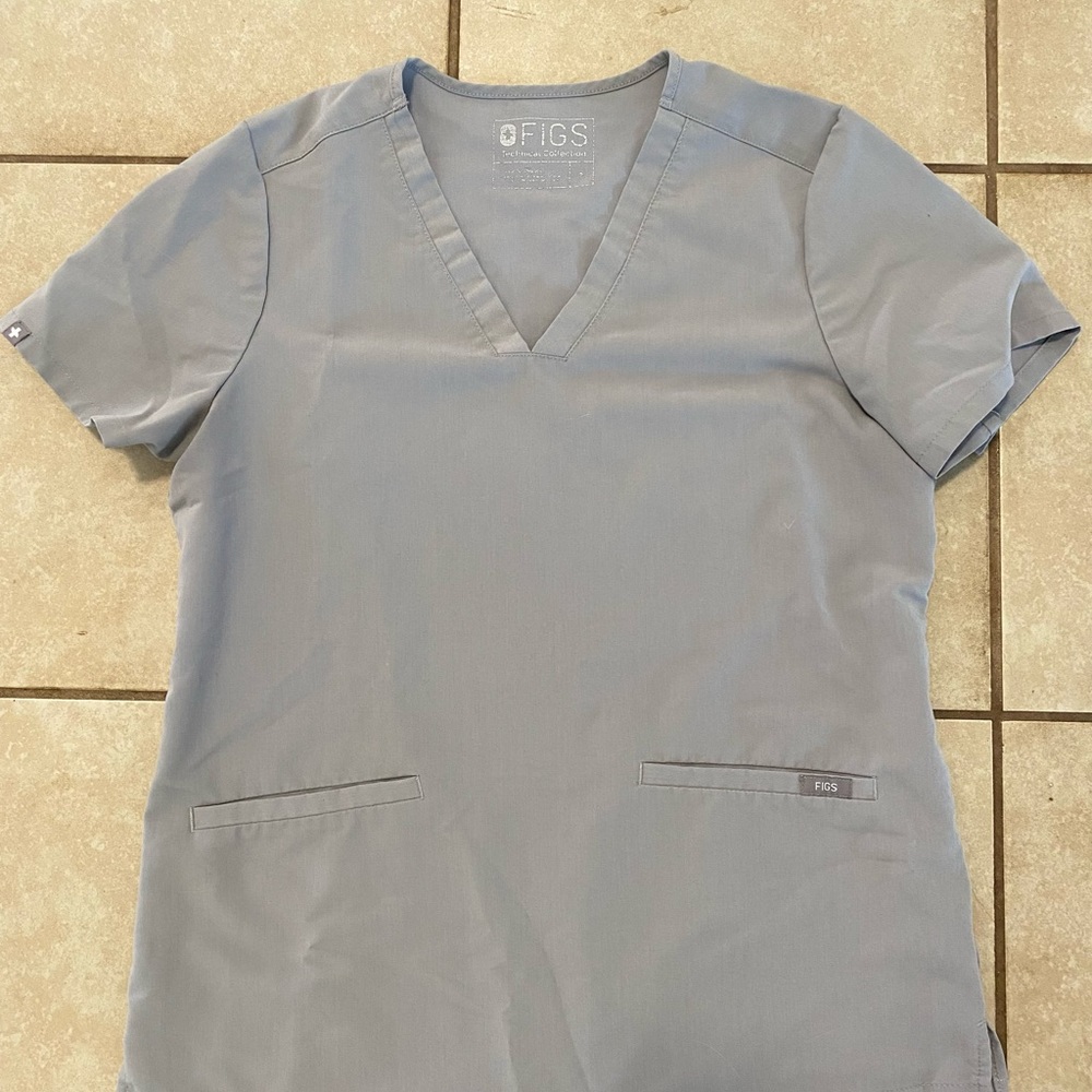 FIGS “Catarina” 3-pocket Scrub Top in Cement Size S. Discontinued color.